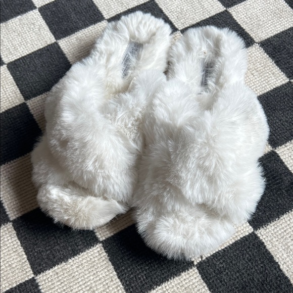 Primark Shoes - Primark Fluffy White Memory Foam Slippers 7/8‎ NWOT